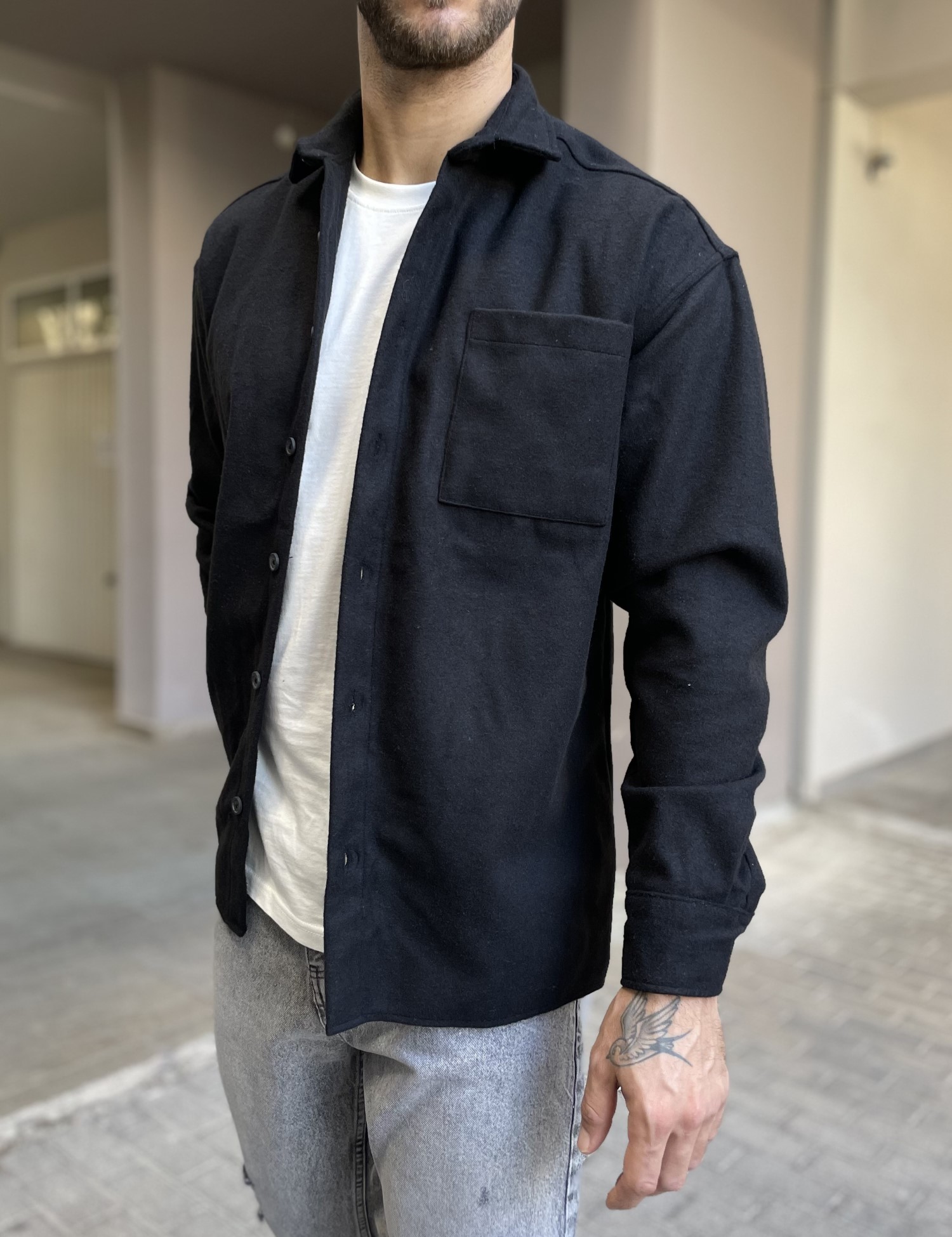 Ανδρικό μαύρο Overshirt με γιακά RMZ328M φωτογραφία